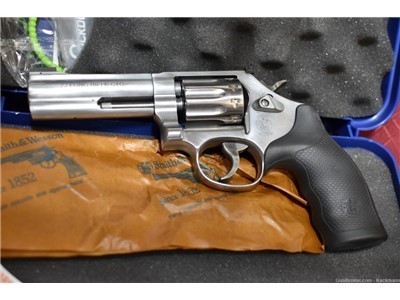 SMITH AND WESSON 617-6 22 LR 10 SHOT STAINLESS NIB 4"
