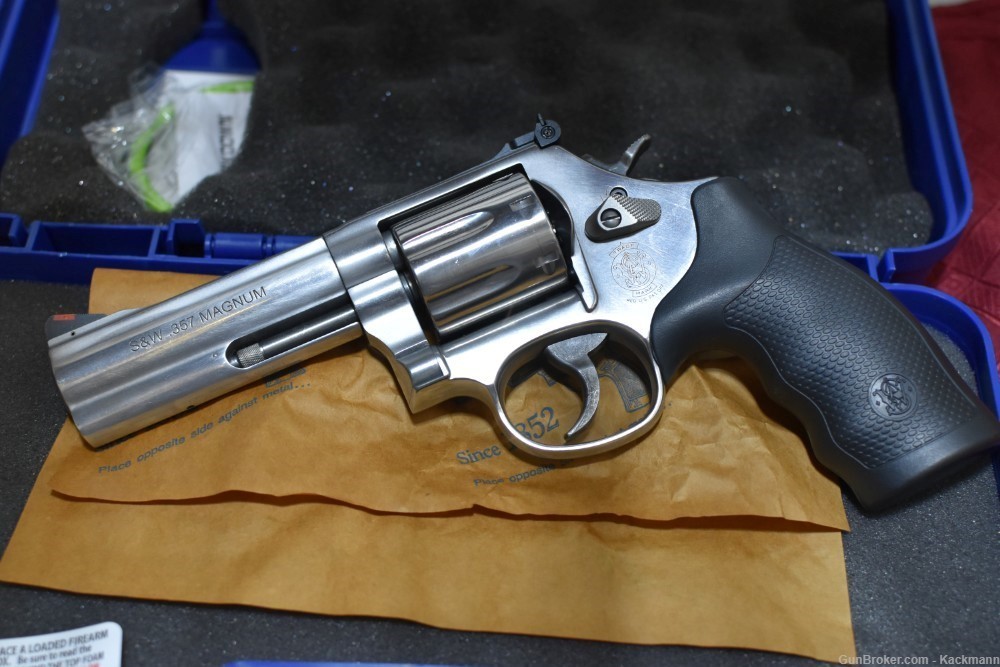 SMITH AND WESSON 686 PLUS 4" IN 357 MAG 7 SHOT NIB-img-1