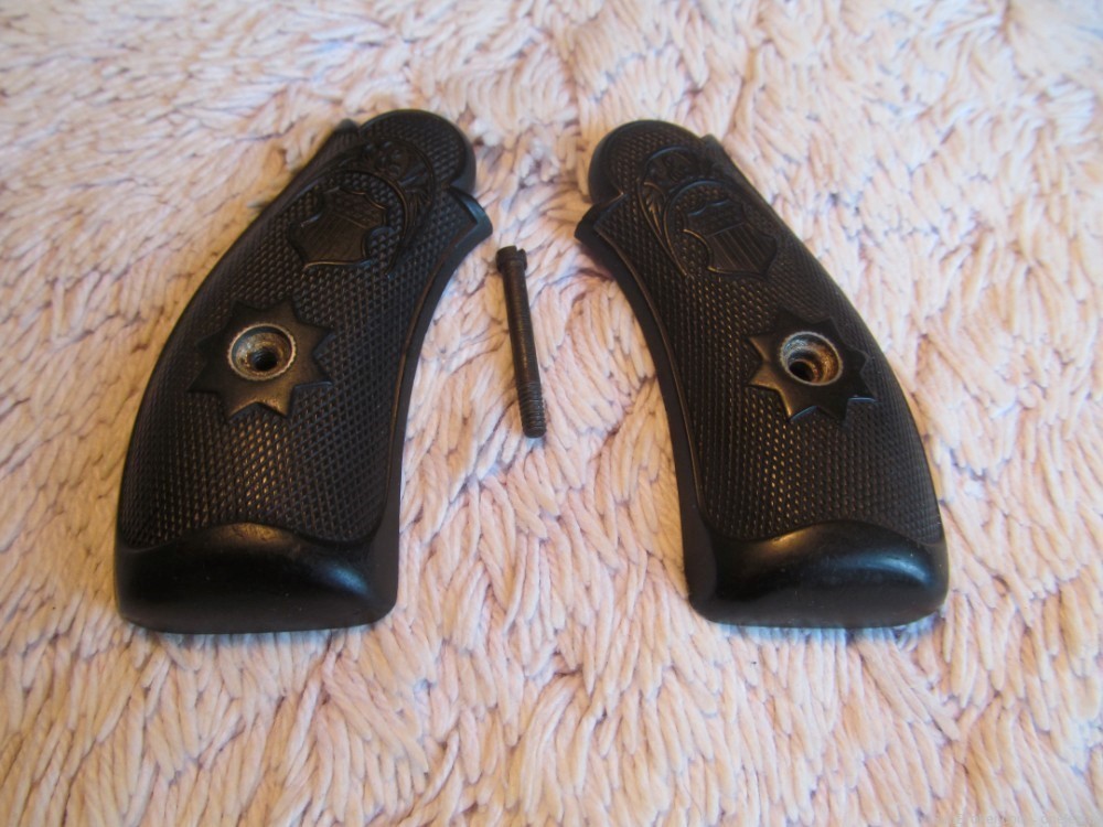 Grips for a Forehand & Wadsworth Antique Revolver-img-0