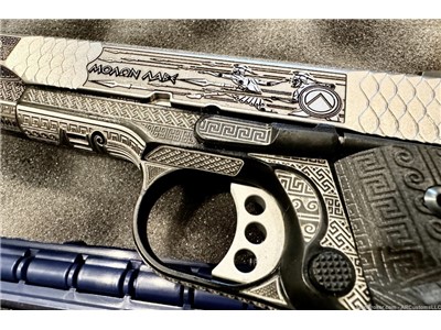 Outstanding SW1911SC E SERIES 2-TONE with full-coverage engraving