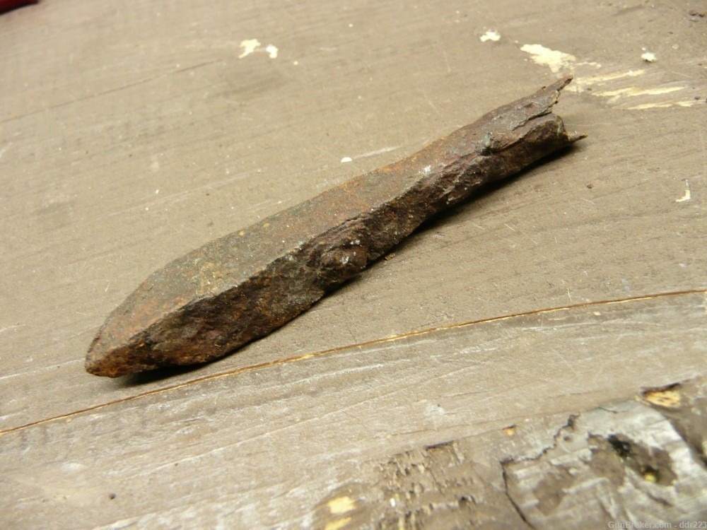 Medieval Era Iron Arrow Point,  Ground dug relic  (z237)-img-0