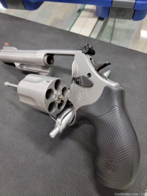Smith & Wesson Model 69 Combat Magnum .44mag 4.25"BBL 5 shot -img-4