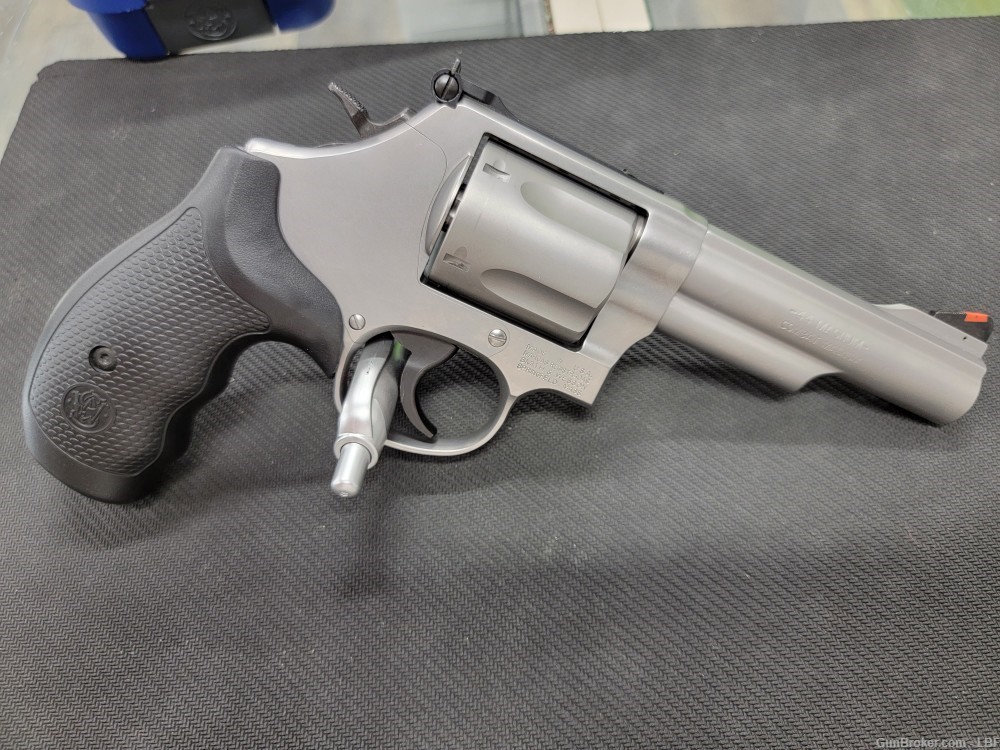 Smith & Wesson Model 69 Combat Magnum .44mag 4.25"BBL 5 shot -img-5