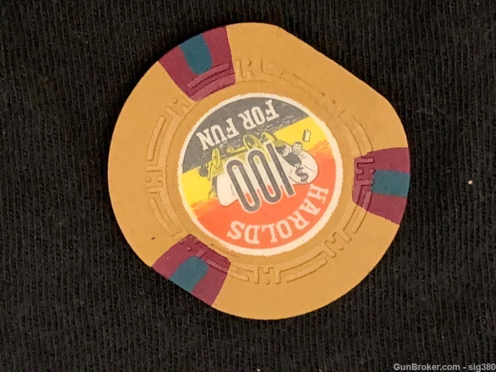 1965 $100 HAROLDS CLUB FOR FUN LAS VEGAS CASINO CHIP, WITH  NATURAL DEFECT-img-3