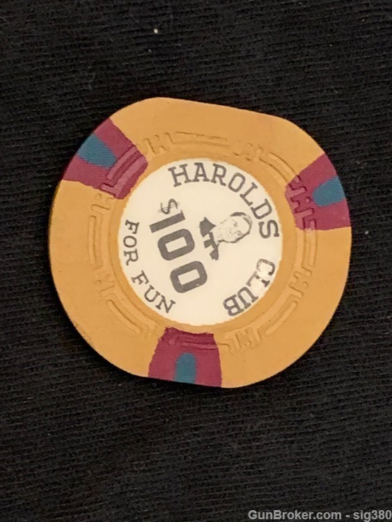 1965 $100 HAROLDS CLUB FOR FUN LAS VEGAS CASINO CHIP, WITH  NATURAL DEFECT-img-4