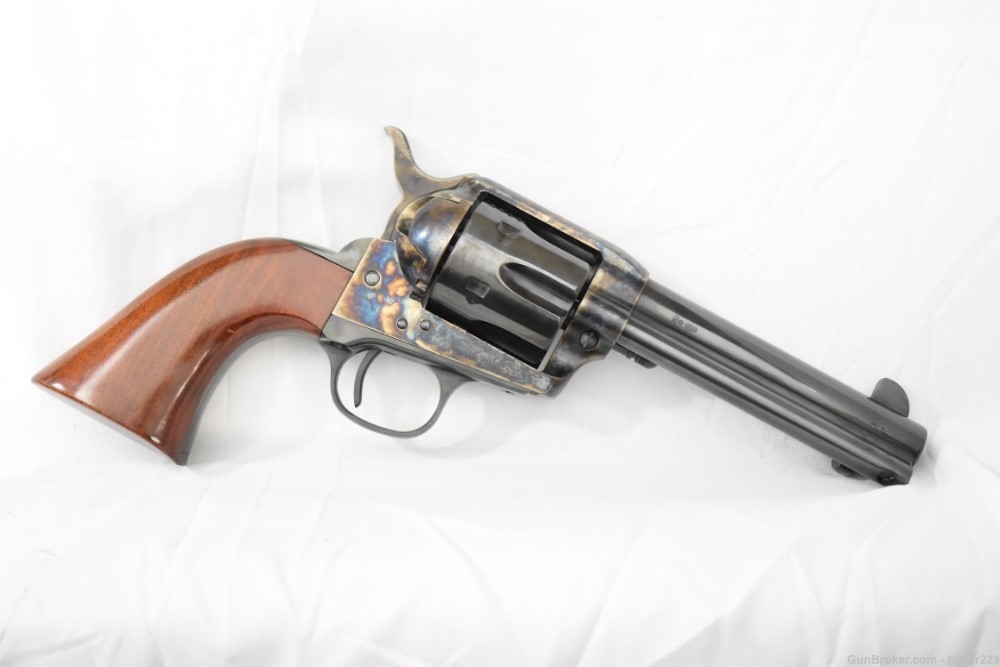Taylors Uberti Colt 1873 Cattleman .44-40 Win in like new condition -img-4