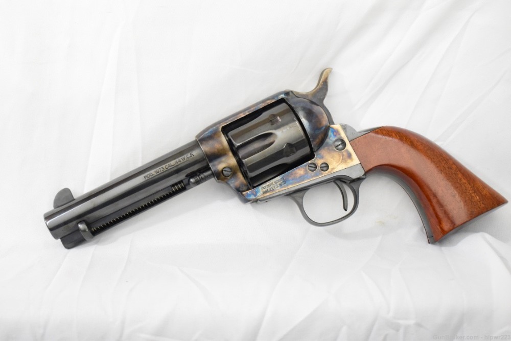Taylors Uberti Colt 1873 Cattleman .44-40 Win in like new condition -img-1