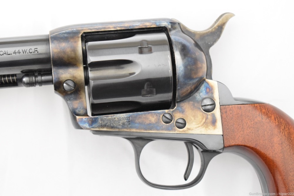Taylors Uberti Colt 1873 Cattleman .44-40 Win in like new condition -img-9