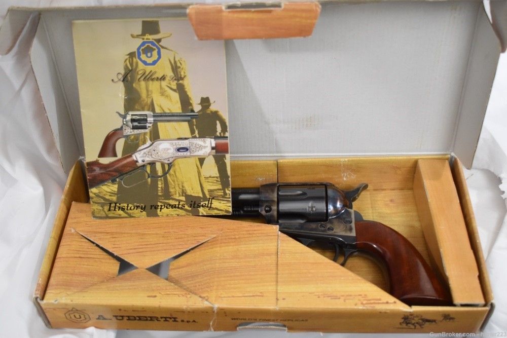 Taylors Uberti Colt 1873 Cattleman .44-40 Win in like new condition -img-14