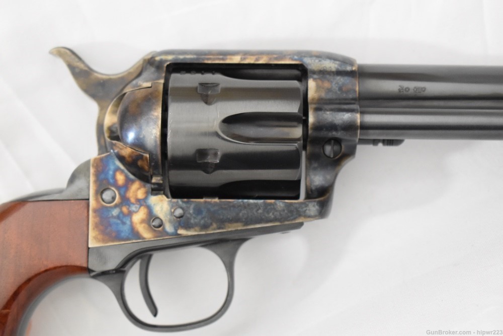 Taylors Uberti Colt 1873 Cattleman .44-40 Win in like new condition -img-6