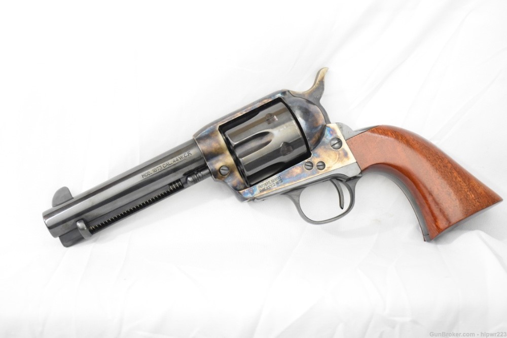 Taylors Uberti Colt 1873 Cattleman .44-40 Win in like new condition -img-2