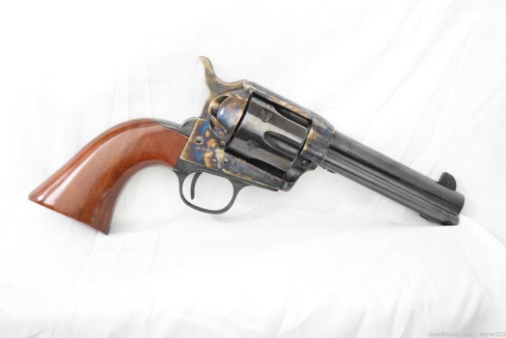 Taylors Uberti Colt 1873 Cattleman .44-40 Win in like new condition -img-3