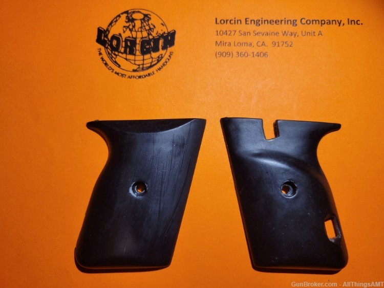 Lorcin Engineering Company L22 new smooth black grips-img-1