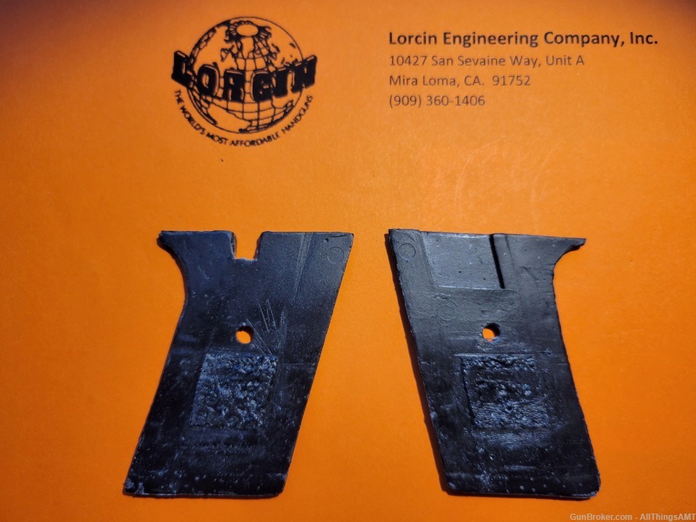 Lorcin Engineering Company L25 new smooth black 2 piece grips w/medallions-img-2
