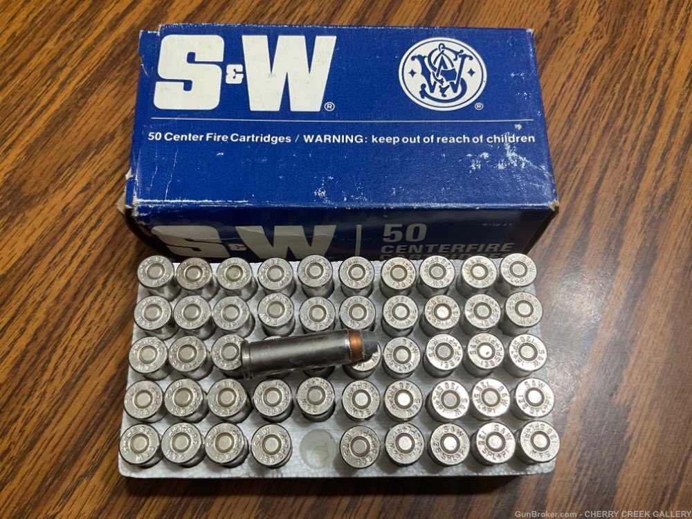 Vintage Smith and Wesson 38 special +p revolver ammo ammunition box full sw-img-0