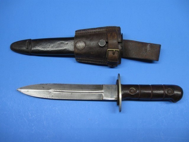 CHINDIT WWII PARACHUTIST KNIFE WITH SCABBARD (RARE)-img-0