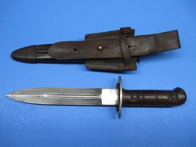 CHINDIT WWII PARACHUTIST KNIFE WITH SCABBARD (RARE)-img-1
