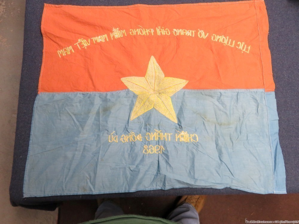 VIETNAM WAR VIET CONG STYLE VICTORY FLAG DONG DU 1968 GREAT DISPLAY PIECE-img-5