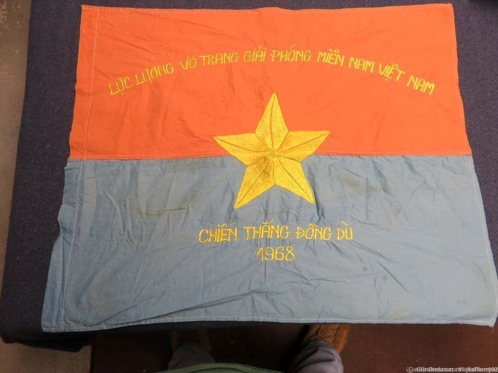VIETNAM WAR VIET CONG STYLE VICTORY FLAG DONG DU 1968 GREAT DISPLAY PIECE-img-0