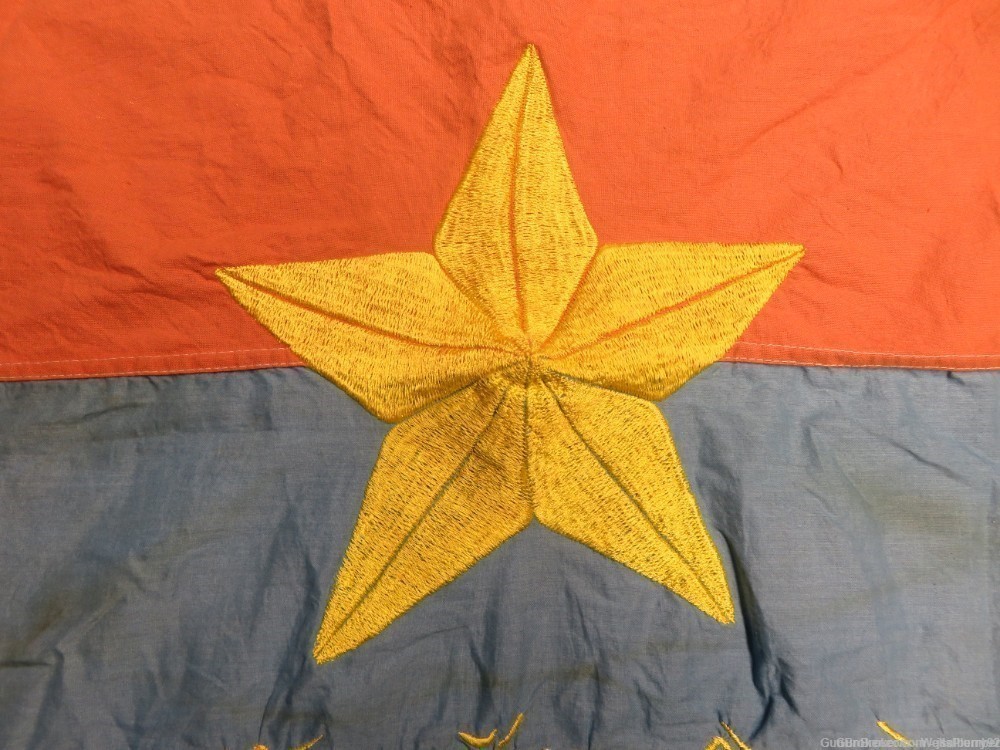 VIETNAM WAR VIET CONG STYLE VICTORY FLAG DONG DU 1968 GREAT DISPLAY PIECE-img-1