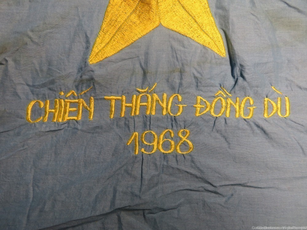 VIETNAM WAR VIET CONG STYLE VICTORY FLAG DONG DU 1968 GREAT DISPLAY PIECE-img-2