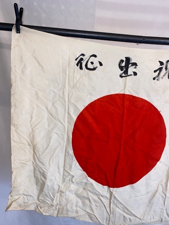 JAPANESE WWII MEATBALL GOOD LUCK SILK FLAG WITH CORNERS & STRING-img-1