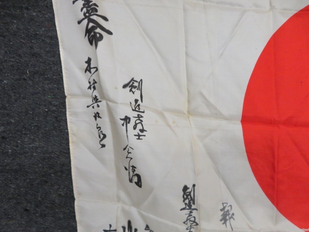 JAPANESE WWII HINOMARU MEATBALL FLAG W/ SIGNED KANJI CHARACTERS (NICE)-img-3