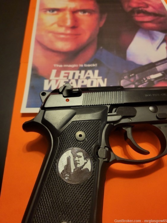 Beretta 92FS 96 M9A Lethal Weapon Mel Gibson Custom Grips with Medallions --img-0