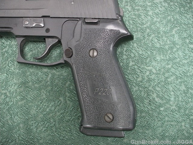 Sig Sauer P220 .45 acp-img-5