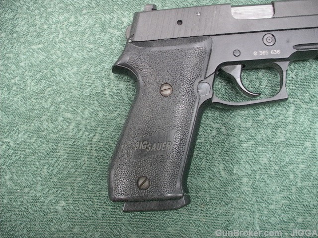 Sig Sauer P220 .45 acp-img-4