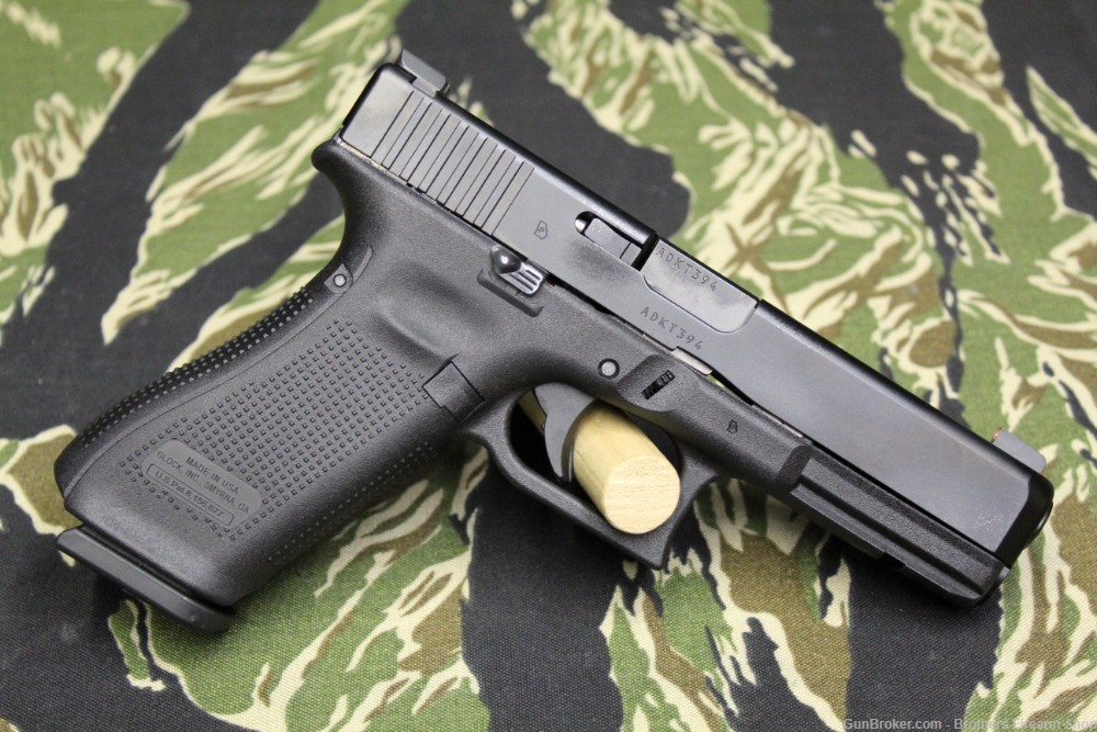 Glock 17M 9mm Like New In Box-img-0