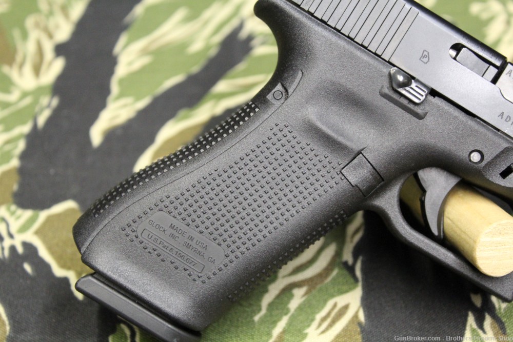 Glock 17M 9mm Like New In Box-img-1