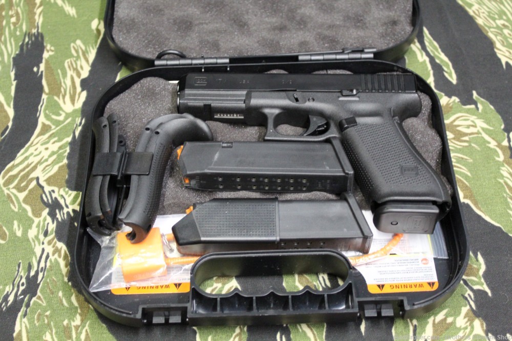 Glock 17M 9mm Unfired New in Box-img-5