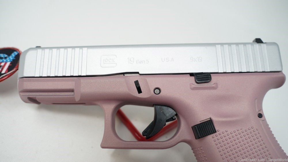 GLOCK 19 G5 9MM CEREKOTE PINK CHAMPAGNE AND SHIMERING ALUMINUM FINISH-img-7