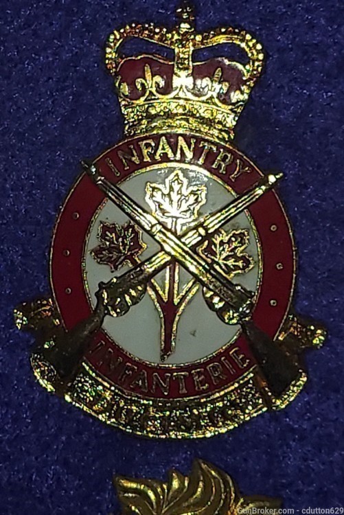 Canadian cap badge Enamel Infantry-img-0