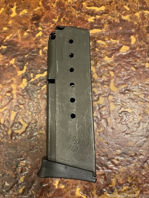 SIG P239 FACTORY PHOSPHATE FINISH 40S&W 7RD MAGAZINE (EXCELLENT)-img-2