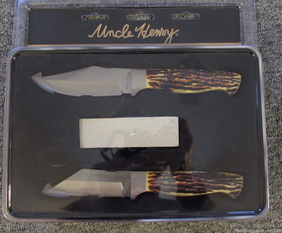 Uncle Henry two knife collector set-img-0