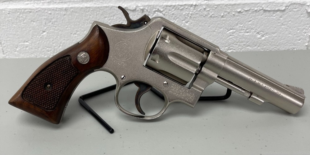 Smith & Wesson Model 10-6 .38 Special Revolver-img-0