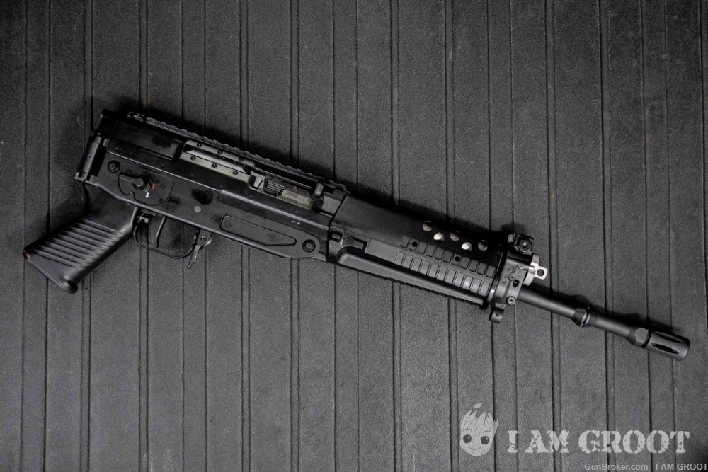 SIG 553 LB WITH UNIQUE SERIAL NUMBER COLLECTOR DREAM MUST HAVE -img-3
