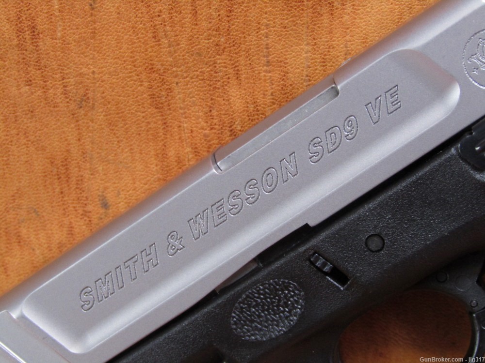 Smith & Wesson SD9 VE 9 mm Semi Auto Pistol 2x 16 RD Mags-img-10