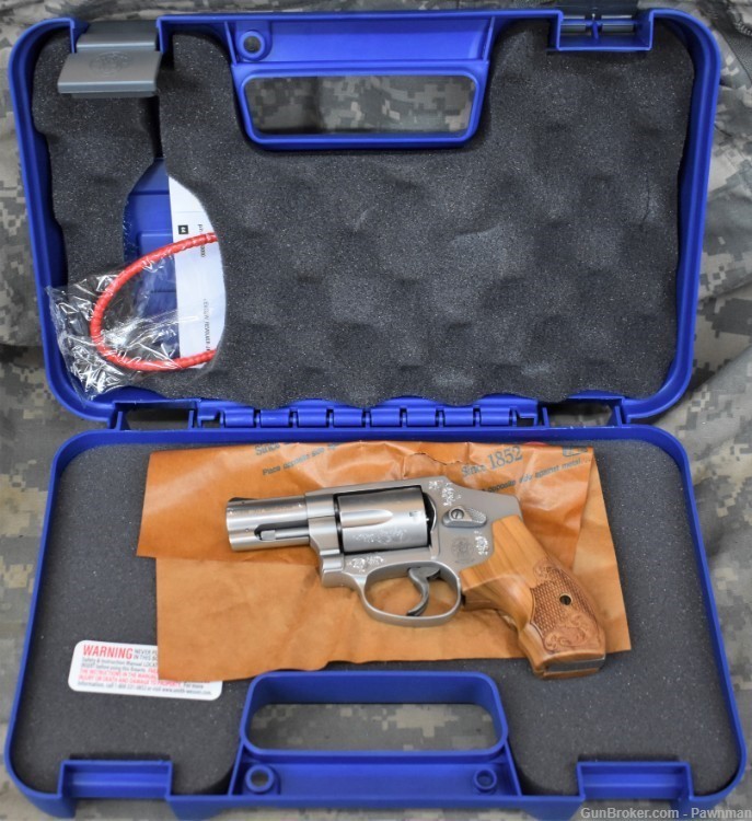 S&W 640-1 Engraved in 357 Mag w/wood case - NEW!-img-15