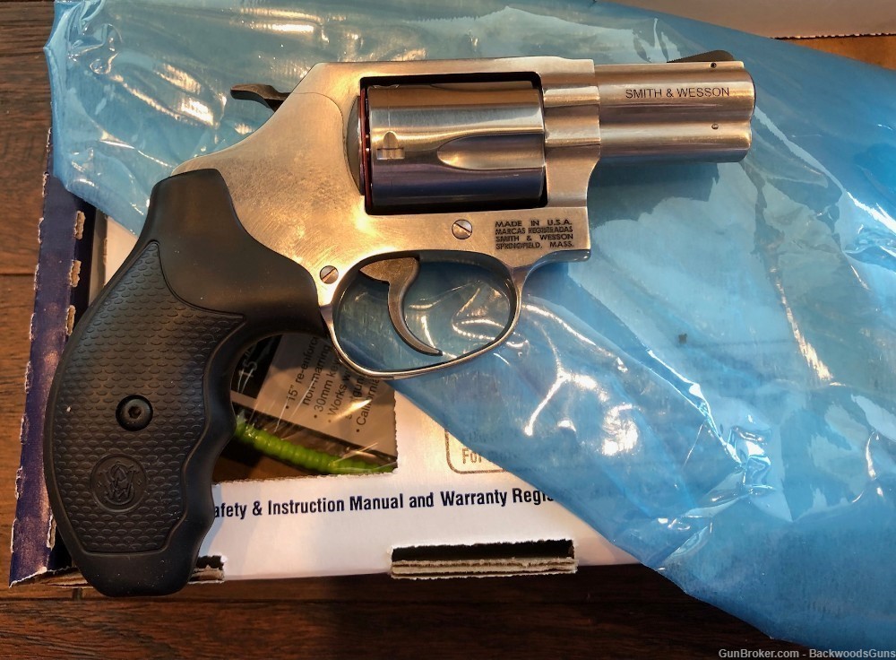 Smith & Wesson 60 38 Special / 357 MAGNUM STAINLESS J Frame 162420-img-1