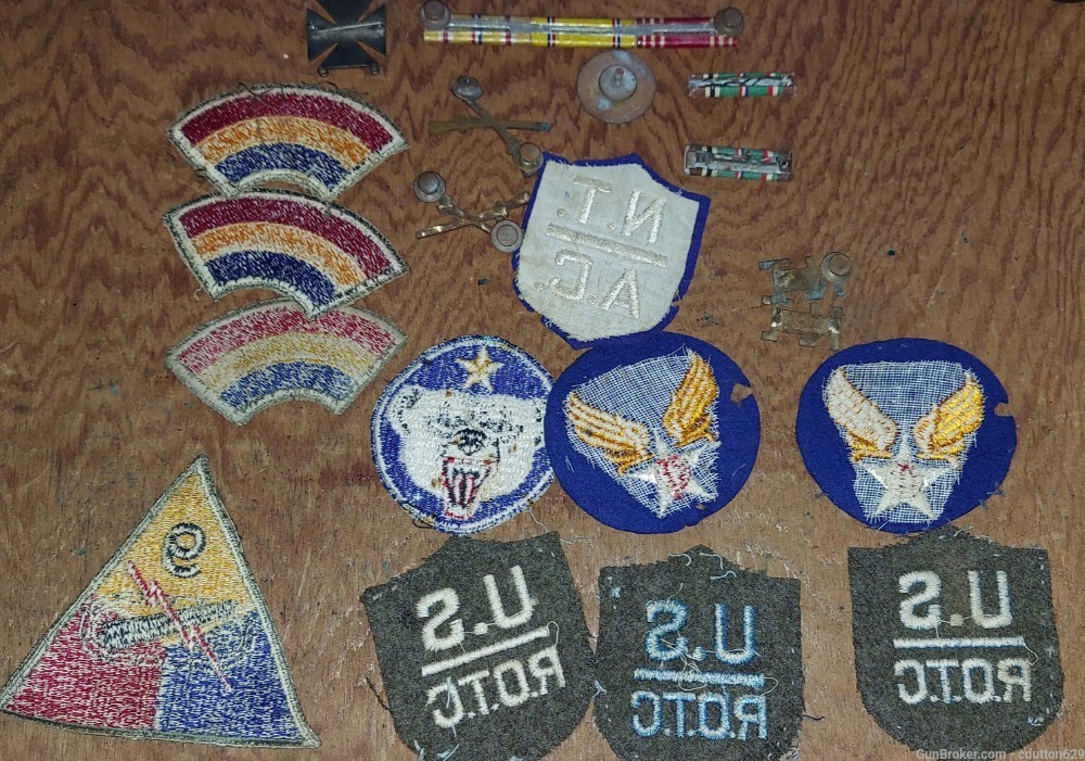 USGI WW2 badges and pins - original-img-1