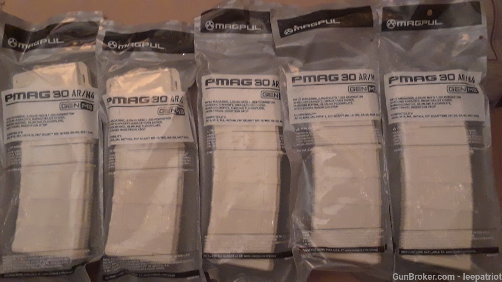 LOT OF 5 NEW RARE MAGPUL M3 GEN 3 SAND AR15 30RD Mags MAG557-SND Dust Cover-img-0
