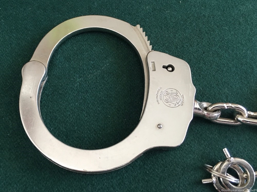 Smith and Wesson Model 90 Nickel Handcuffs - Nice-img-10