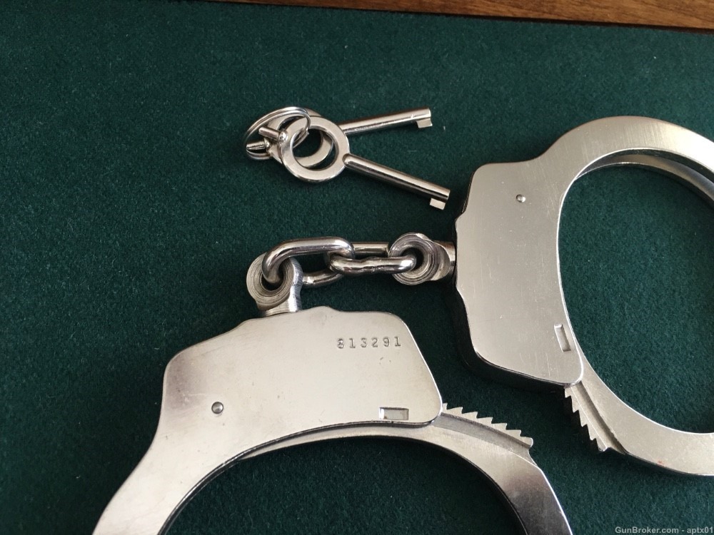 Smith and Wesson Model 90 Nickel Handcuffs - Nice-img-8