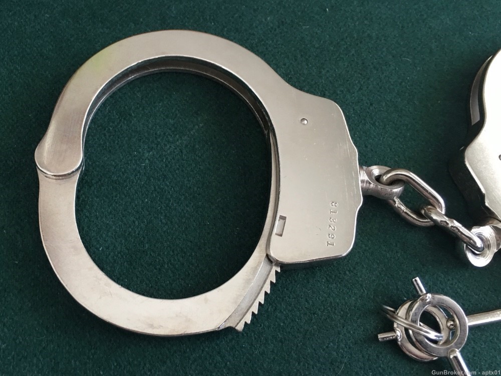 Smith and Wesson Model 90 Nickel Handcuffs - Nice-img-7