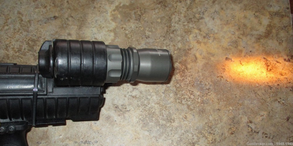 SureFire MV500A Weapon Light / Map Light For an M4 / CAR 15 Works Perfectly-img-9