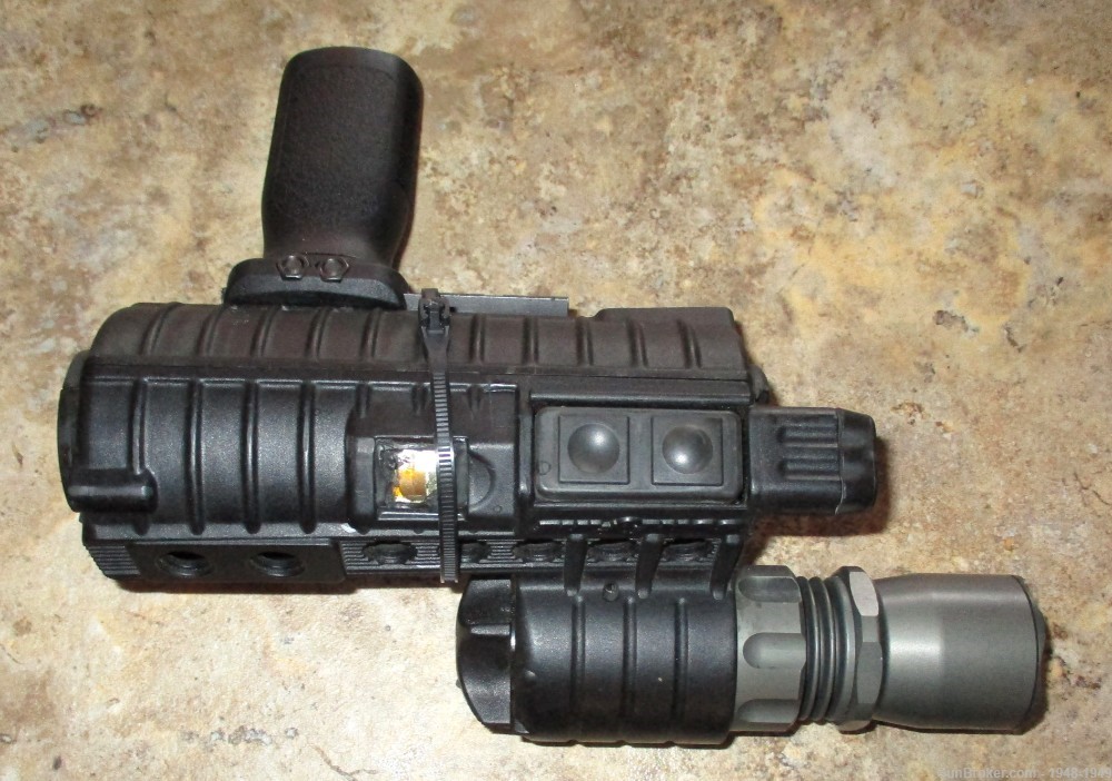 SureFire MV500A Weapon Light / Map Light For an M4 / CAR 15 Works Perfectly-img-2