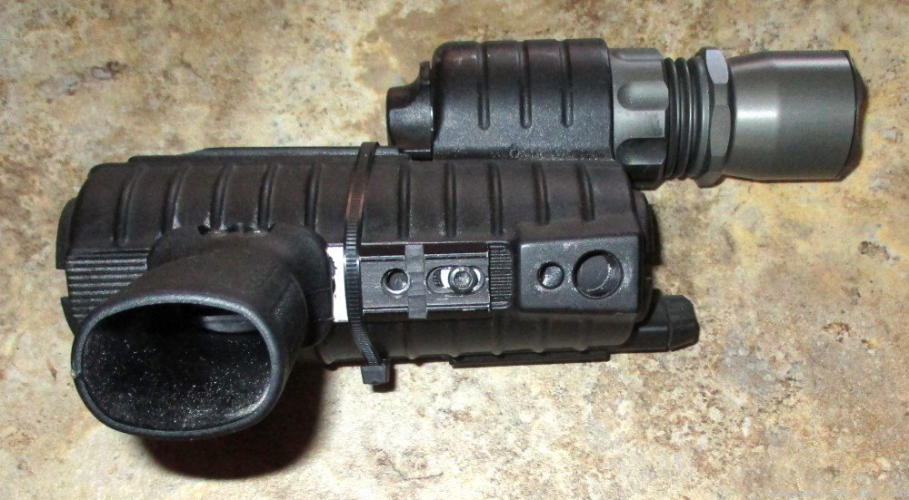 SureFire MV500A Weapon Light / Map Light For an M4 / CAR 15 Works Perfectly-img-18